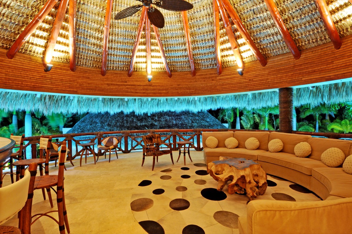 Open-Air Lounge